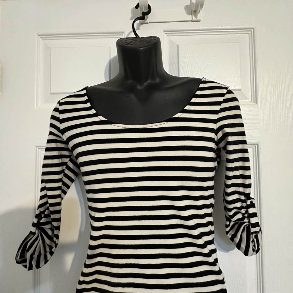 Monteau Black and White Striped Scoop Neck Long Sleeve Top